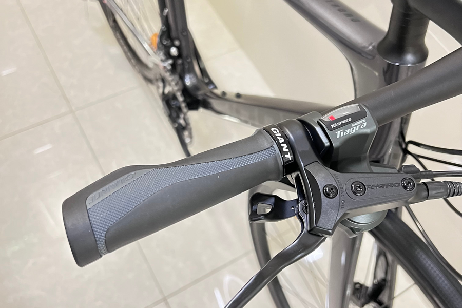 2022 GIANT Fastroad Advance 2 Hybrid Road Bike