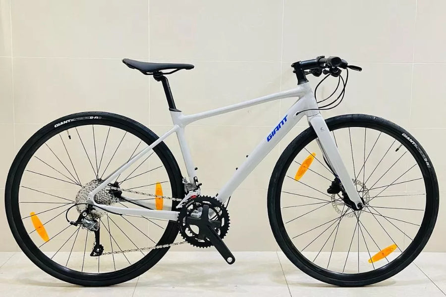 2022 GIANT FASTROAD SL 2 Hybrid Bike Road Bike